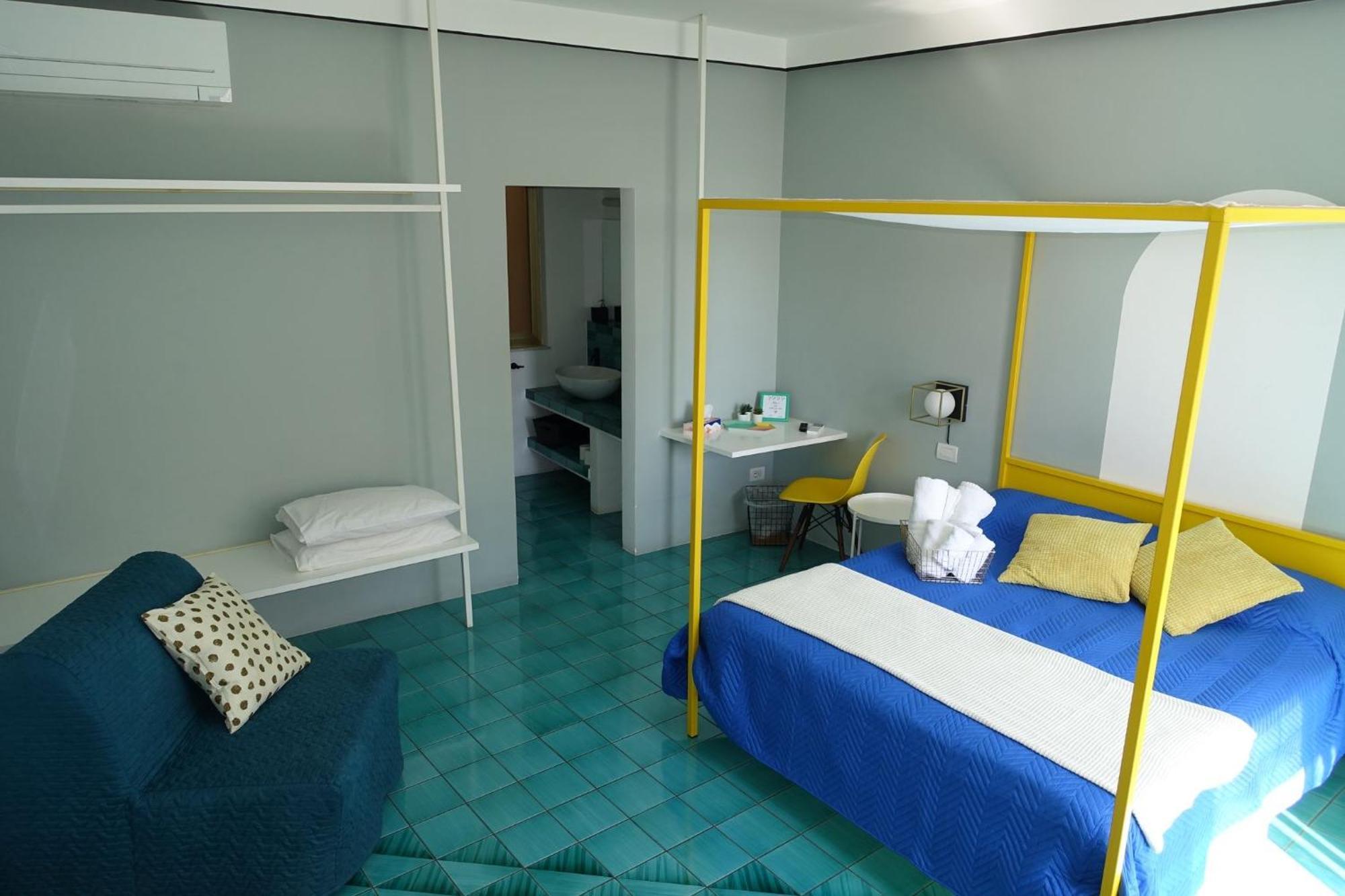 Ninina Boutique Suites Salerno Ngoại thất bức ảnh