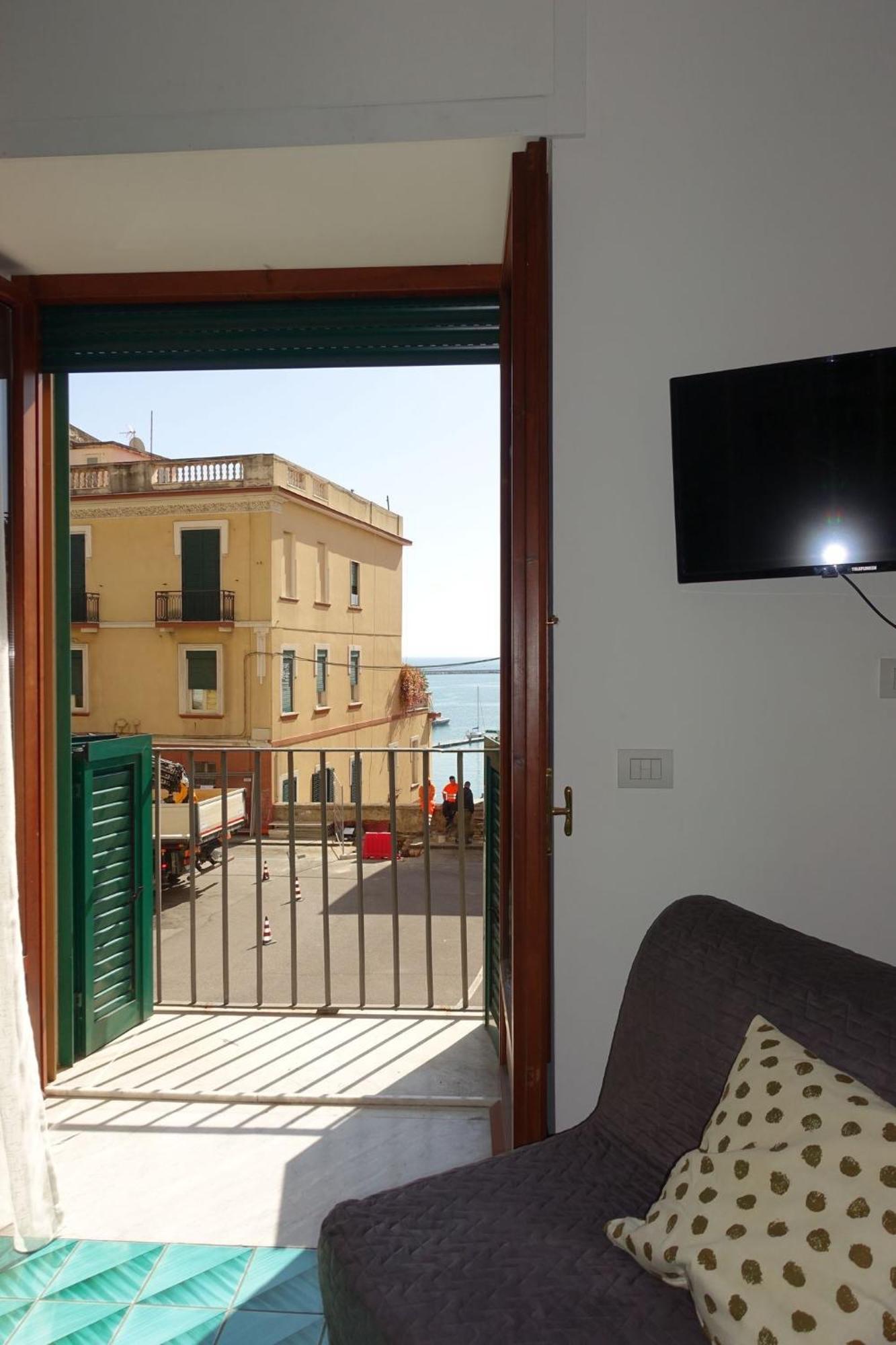 Ninina Boutique Suites Salerno Ngoại thất bức ảnh