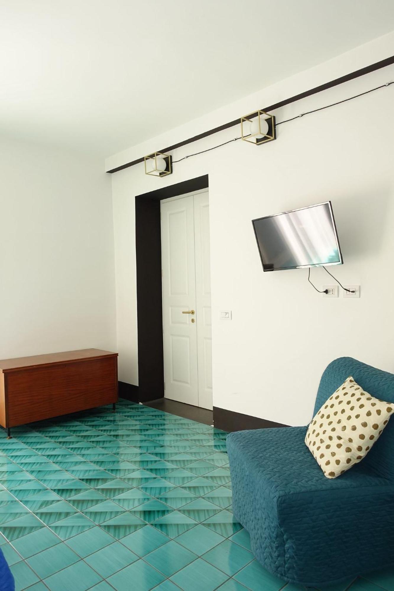 Ninina Boutique Suites Salerno Ngoại thất bức ảnh
