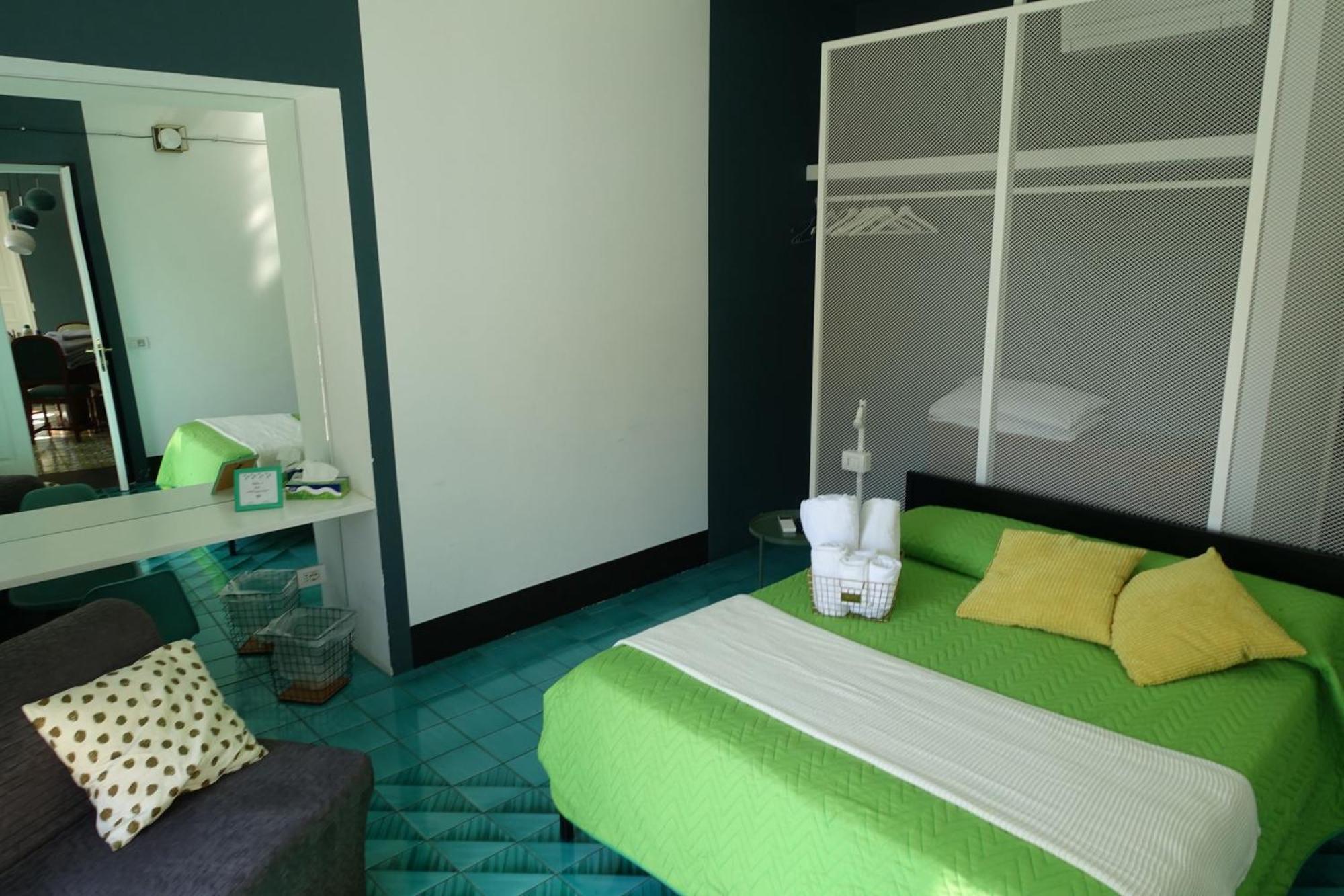 Ninina Boutique Suites Salerno Ngoại thất bức ảnh