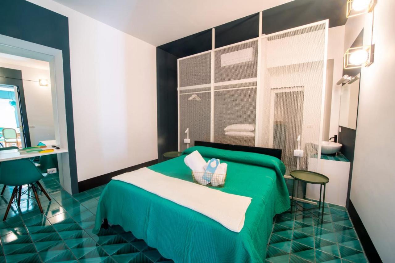 Ninina Boutique Suites Salerno Ngoại thất bức ảnh
