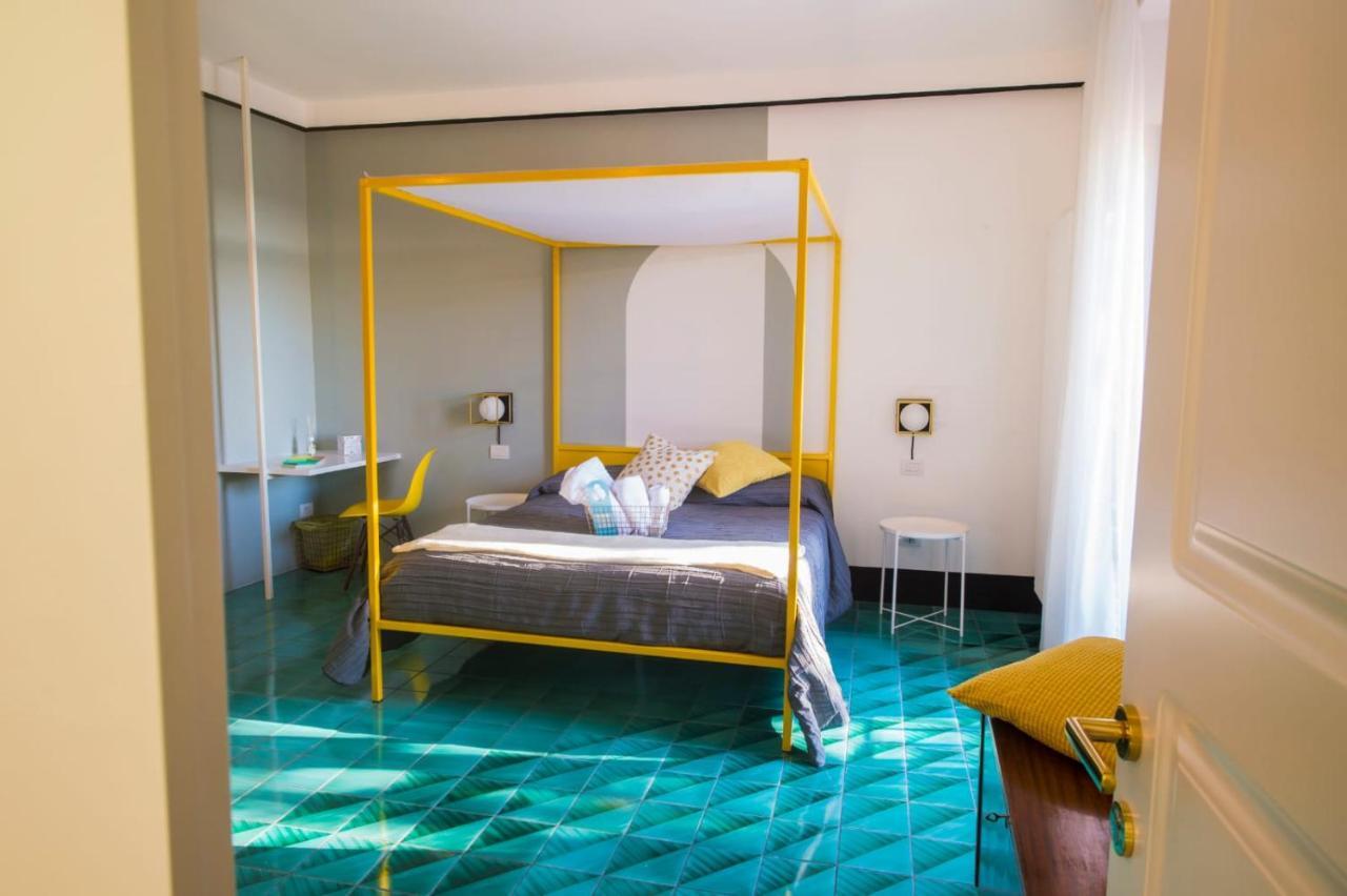 Ninina Boutique Suites Salerno Ngoại thất bức ảnh