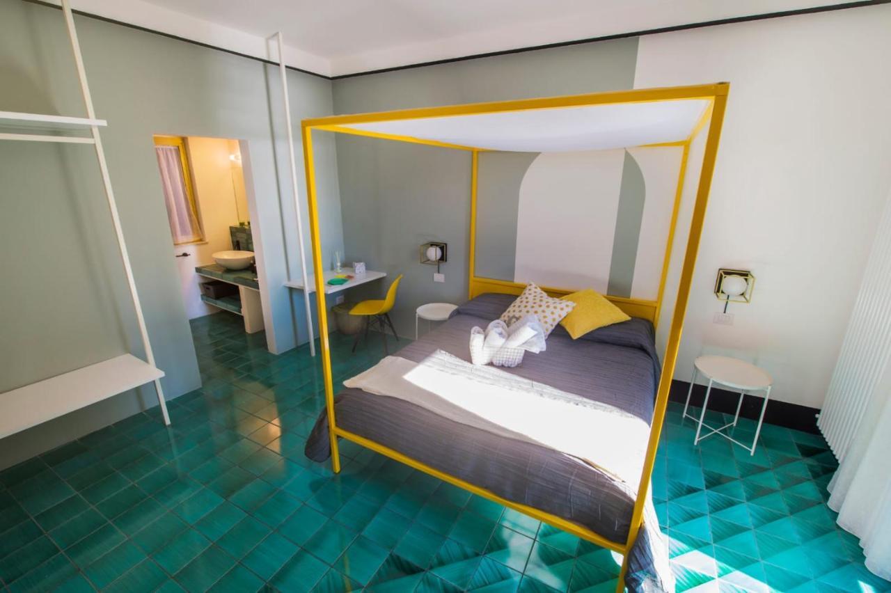 Ninina Boutique Suites Salerno Ngoại thất bức ảnh